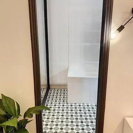 Ibiza -sublime Studio Place De La Trinite- Netflix Apartment *